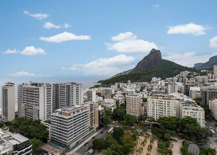 (1806) A 150 Metros da Praia do Leblon com Academia, Arrumação Diária, Vista Mar e Vista para o Cristo Rio de Janeiro